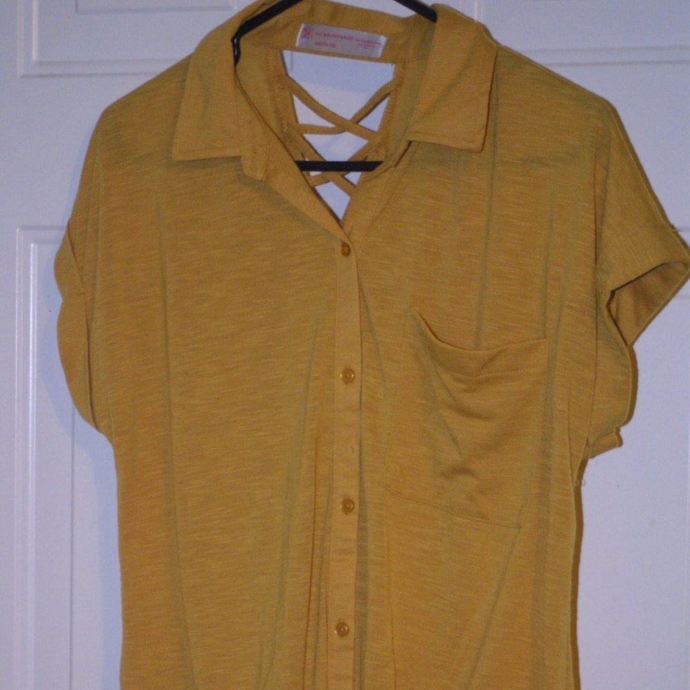 No Boundaries Juniors' button down tie front shirt